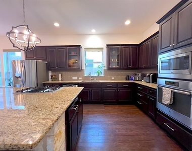 300 Grafton Ln - Photo Thumbnail 13