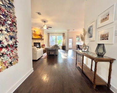 300 Grafton Ln - Photo Thumbnail 9