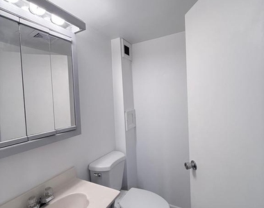 25 Greenview Avenue - Photo Thumbnail 9
