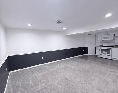 25 Greenview Avenue - Photo Thumbnail 5
