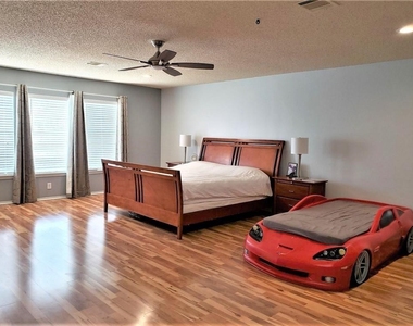 2960 Donnell Dr - Photo Thumbnail 7