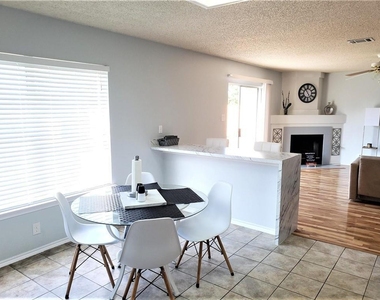 2960 Donnell Dr - Photo Thumbnail 6