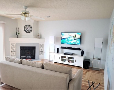 2960 Donnell Dr - Photo Thumbnail 5