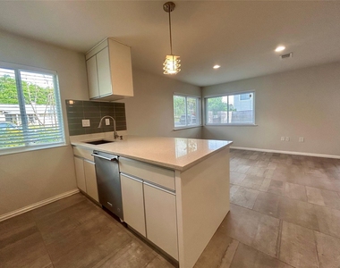 8905 Tronewood Dr - Photo Thumbnail 7