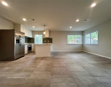 8905 Tronewood Dr - Photo Thumbnail 19