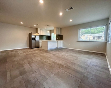 8905 Tronewood Dr - Photo Thumbnail 18