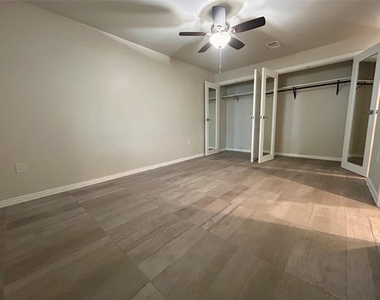 8905 Tronewood Dr - Photo Thumbnail 12