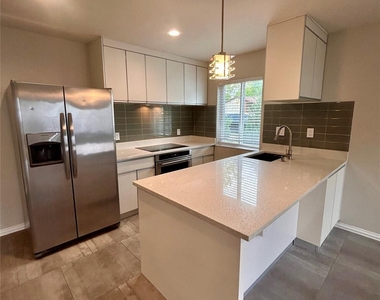 8905 Tronewood Dr - Photo Thumbnail 5