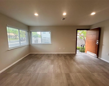 8905 Tronewood Dr - Photo Thumbnail 22