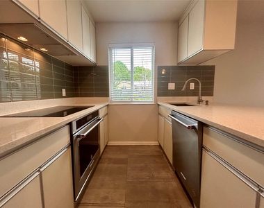 8905 Tronewood Dr - Photo Thumbnail 20