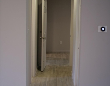 1413 Broadmoor Dr - Photo Thumbnail 8