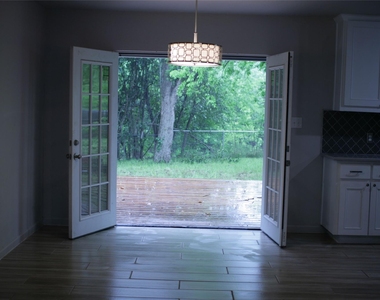 1413 Broadmoor Dr - Photo Thumbnail 5