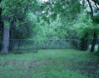1413 Broadmoor Dr - Photo Thumbnail 16