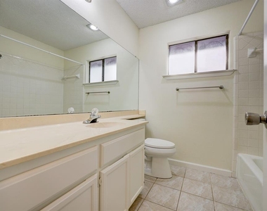 1704 Foxfire Dr - Photo Thumbnail 13