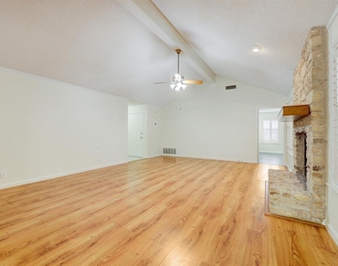 1704 Foxfire Dr - Photo Thumbnail 4