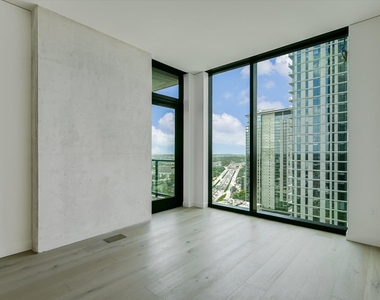 610 Davis St - Photo Thumbnail 4
