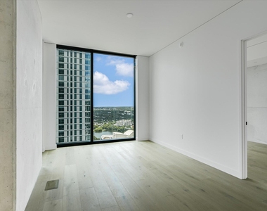 610 Davis St - Photo Thumbnail 3