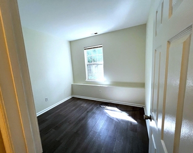 604 Moonglow Road - Photo Thumbnail 15