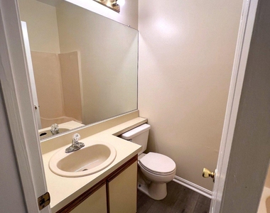 604 Moonglow Road - Photo Thumbnail 24