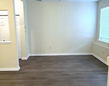604 Moonglow Road - Photo Thumbnail 7
