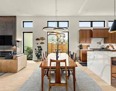 2116 Kenwood Ave - Photo Thumbnail 4