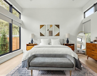 2116 Kenwood Ave - Photo Thumbnail 8