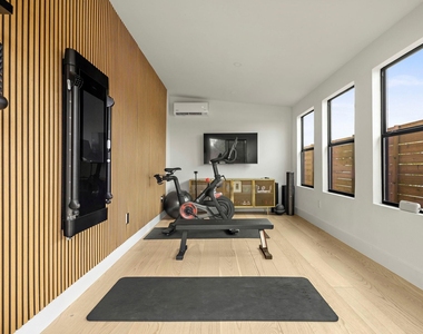 2116 Kenwood Ave - Photo Thumbnail 19