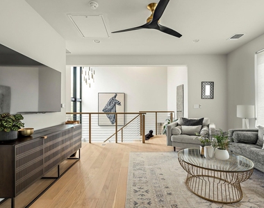 2116 Kenwood Ave - Photo Thumbnail 11