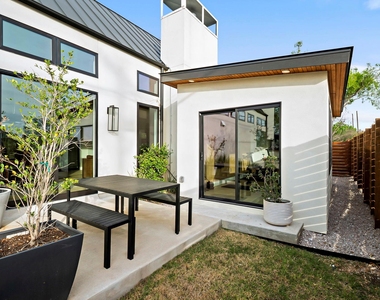 2116 Kenwood Ave - Photo Thumbnail 18