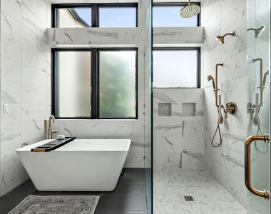 2116 Kenwood Ave - Photo Thumbnail 10