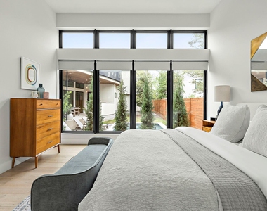 2116 Kenwood Ave - Photo Thumbnail 7