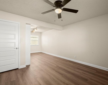 2408 Longview St - Photo Thumbnail 2