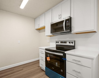 2408 Longview St - Photo Thumbnail 4