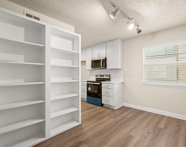 2408 Longview St - Photo Thumbnail 6