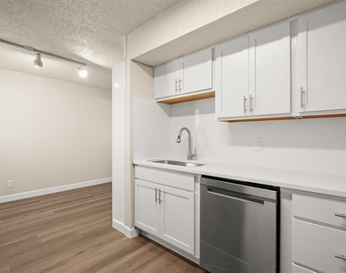 2408 Longview St - Photo Thumbnail 5