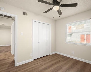 2408 Longview St - Photo Thumbnail 7