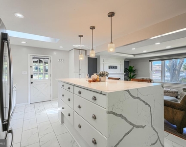 520 White Oak Drive - Photo Thumbnail 2