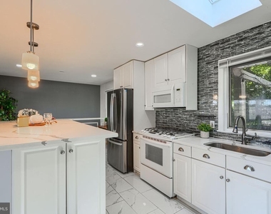 520 White Oak Drive - Photo Thumbnail 1