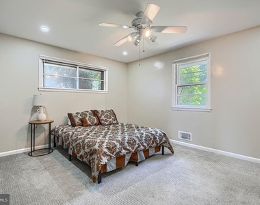 520 White Oak Drive - Photo Thumbnail 15