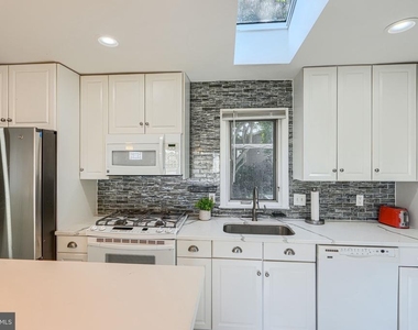 520 White Oak Drive - Photo Thumbnail 4