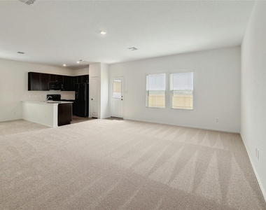 916 Rancho Del Cielo Loop - Photo Thumbnail 5