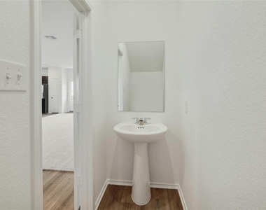 916 Rancho Del Cielo Loop - Photo Thumbnail 7