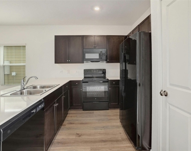 916 Rancho Del Cielo Loop - Photo Thumbnail 4