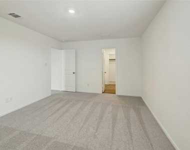 916 Rancho Del Cielo Loop - Photo Thumbnail 10