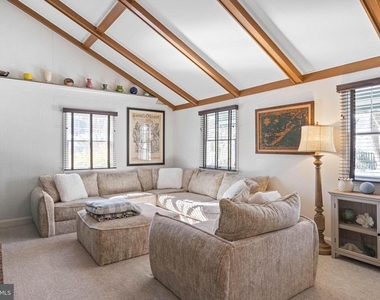 106 Kingsbridge Road - Photo Thumbnail 12