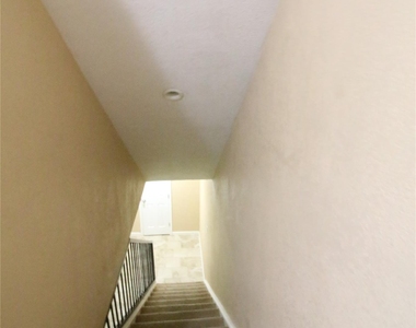 703 Castle Ridge Rd - Photo Thumbnail 4