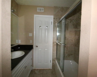 703 Castle Ridge Rd - Photo Thumbnail 3