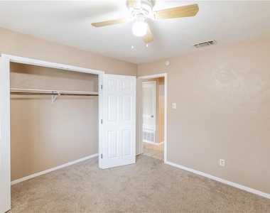 2325 Bendridge Trl - Photo Thumbnail 11