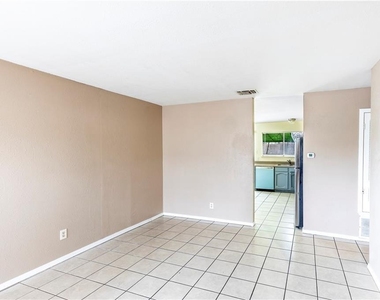 2325 Bendridge Trl - Photo Thumbnail 4