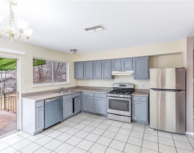 2325 Bendridge Trl - Photo Thumbnail 1